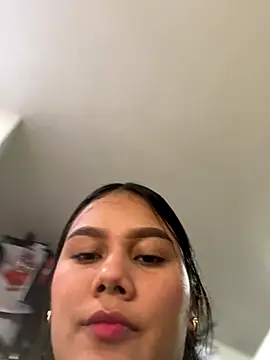 Snapshot of burbuja02 chatting on 12-13-25, 07:53 burbuja02 online show from 12-13-25, 07:53