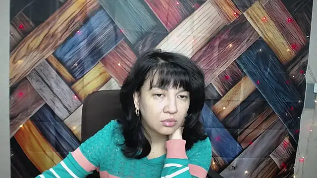 Snapshot of SelenaFly chatting on 10-07-25, 05:04 SelenaFly online show from 10-07-25, 05:04