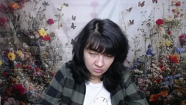 Snapshot of SelenaFly chatting on 10-17-25, 05:43 SelenaFly online show from 10-17-25, 05:43