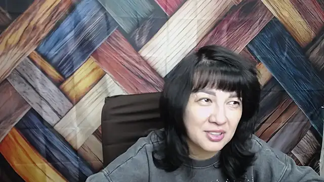 Snapshot of SelenaFly chatting on 10-18-25, 11:11 SelenaFly online show from 10-18-25, 11:11
