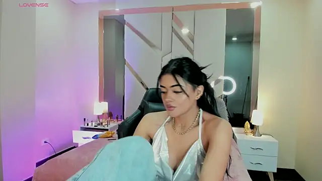 Snapshot of EmmaStonns chatting on 09-18-25, 01:24 EmmaStonns online show from 09-18-25, 01:24