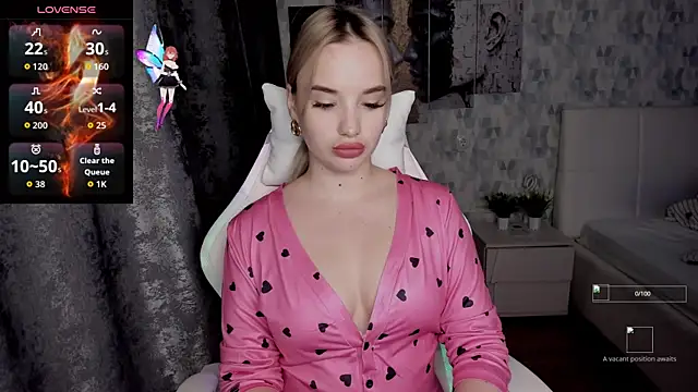 Snapshot of KiraKrox chatting on 10-20-25, 06:41 KiraKrox online show from 10-20-25, 06:41