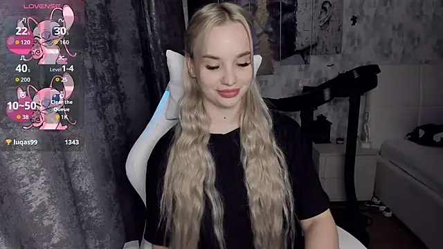 Snapshot of KiraKrox chatting on 11-18-25, 09:19 KiraKrox online show from 11-18-25, 09:19