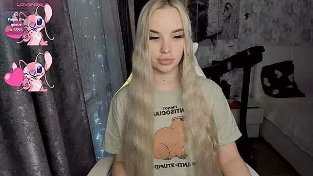 Snapshot of KiraKrox chatting on 11-20-25, 06:18 KiraKrox online show from 11-20-25, 06:18