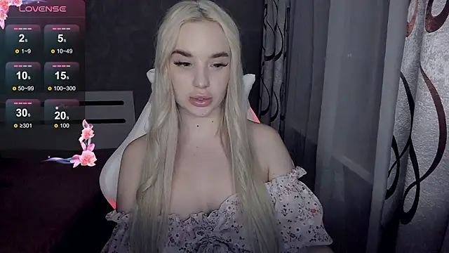 Snapshot of KiraKrox chatting on 02-18-26, 08:49 KiraKrox online show from 02-18-26, 08:49