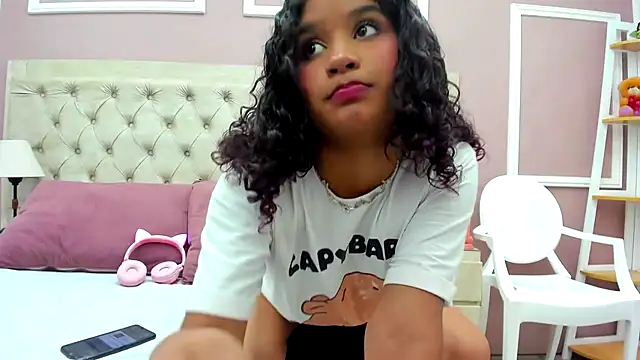 Snapshot of merlyaluna chatting on 09-18-25, 09:17 merlyaluna online show from 09-18-25, 09:17