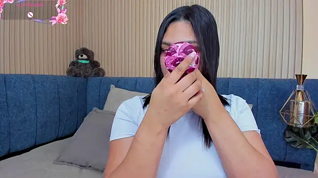 Snapshot of angel_ponce chatting on 12-22-25, 07:11 angel ponce online show from 12-22-25, 07:11