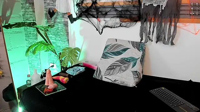 Snapshot of Sarita__love chatting on 10-17-25, 02:04 Sarita love online show from 10-17-25, 02:04