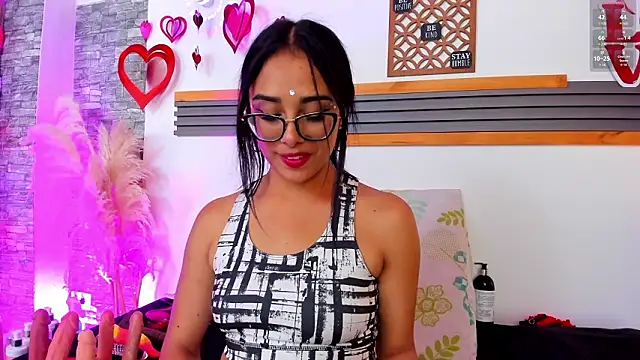 Snapshot of Sarita__love chatting on 02-14-26, 02:08 Sarita love online show from 02-14-26, 02:08