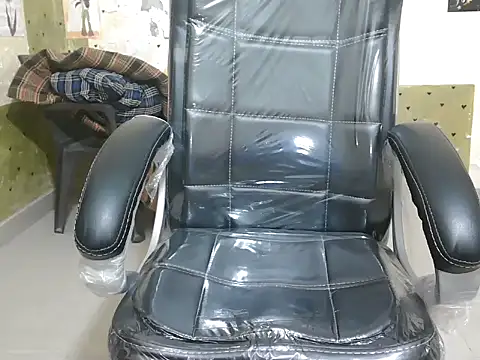 Snapshot of shallyji chatting on 10-18-25, 02:40 shallyji online show from 10-18-25, 02:40