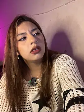 Snapshot of SoftLady_S33 chatting on 06-06-26, 02:16 SoftLady S33 online show from 06-06-26, 02:16