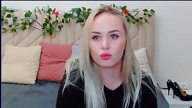 LiluMoon   online show from 04-17-26, 04:43
