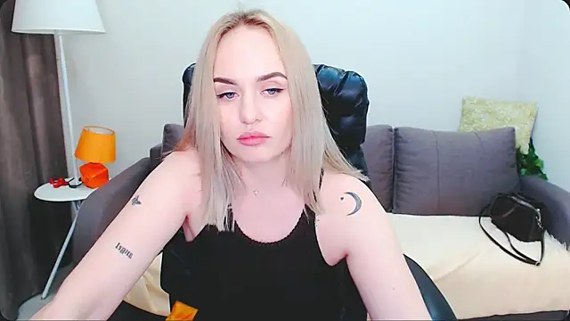 LiluMoon   online show from 04-30-26, 04:24