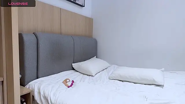 Snapshot of penny_coco chatting on 12-16-25, 09:25 penny coco online show from 12-16-25, 09:25