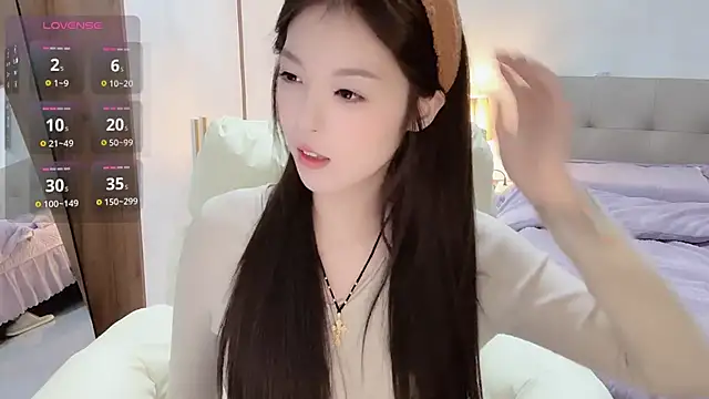 Snapshot of T-LL77- chatting on 11-12-25, 04:07 T-LL77- online show from 11-12-25, 04:07