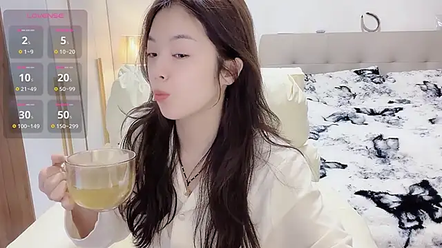 Snapshot of T-LL77- chatting on 02-11-26, 03:17 T-LL77- online show from 02-11-26, 03:17