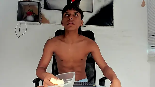 tyler twink boy online show from 11-28-25, 12:41