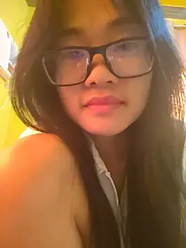 Snapshot of YayeeShow chatting on 11-05-25, 09:31 YayeeShow online show from 11-05-25, 09:31