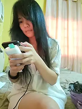 Snapshot of YayeeShow chatting on 11-24-25, 01:33 YayeeShow online show from 11-24-25, 01:33