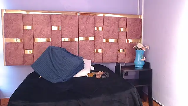 Snapshot of shantall_05 chatting on 03-12-26, 10:27 shantall 05 online show from 03-12-26, 10:27