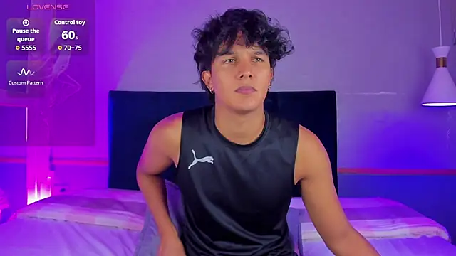 Leo Savage  online show from 09-17-25, 04:03