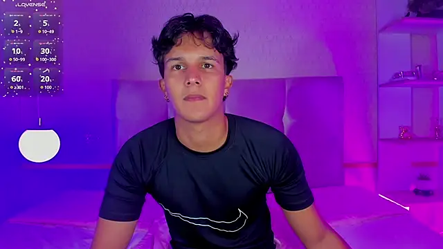 Leo Savage  online show from 09-25-25, 04:27