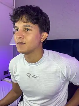 Leo Savage  online show from 10-05-25, 03:49