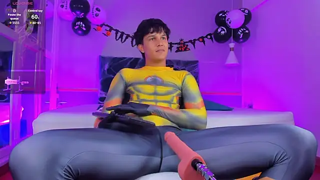 Leo Savage  online show from 10-13-25, 04:23