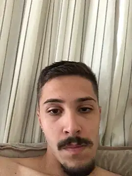 Snapshot of henriquexz244 chatting on 01-12-26, 06:57 henriquexz244 online show from 01-12-26, 06:57