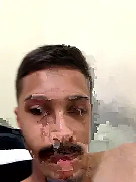 Snapshot of henriquexz244 chatting on 01-18-26, 06:12 henriquexz244 online show from 01-18-26, 06:12