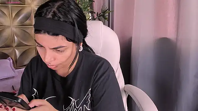 emily-santoss online show from 10-20-25, 06:08