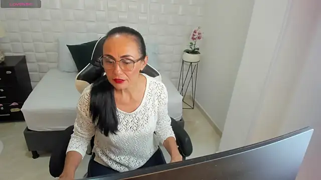 yulitza1025 online show from 01-13-26, 01:16