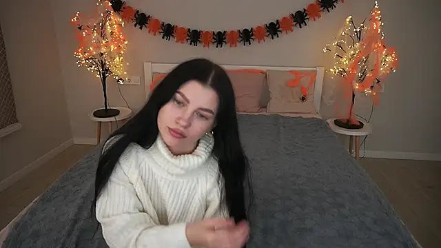 Snapshot of SkyBri_i chatting on 10-28-25, 01:58 SkyBri i online show from 10-28-25, 01:58