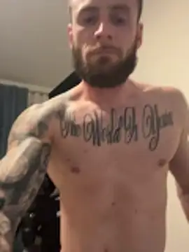 Snapshot of Wyrolowanyyy chatting on 12-19-25, 08:27 Wyrolowanyyy online show from 12-19-25, 08:27