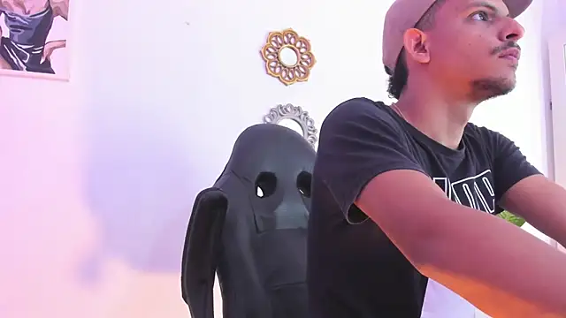  Tarekk  online show from 09-29-25, 02:22