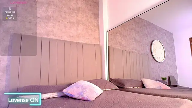 karla-ruiz online show from 09-28-25, 01:00