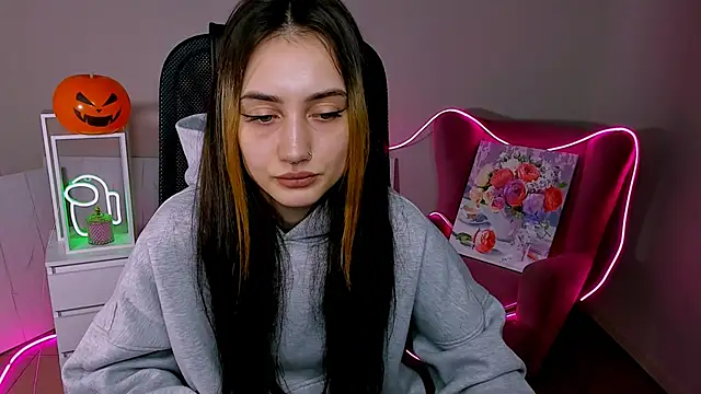 Snapshot of olivianorton chatting on 10-28-25, 01:36 olivianorton online show from 10-28-25, 01:36