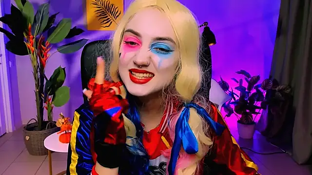 Snapshot of olivianorton chatting on 10-31-25, 03:02 olivianorton online show from 10-31-25, 03:02