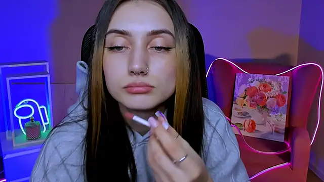 Snapshot of olivianorton chatting on 11-12-25, 03:45 olivianorton online show from 11-12-25, 03:45