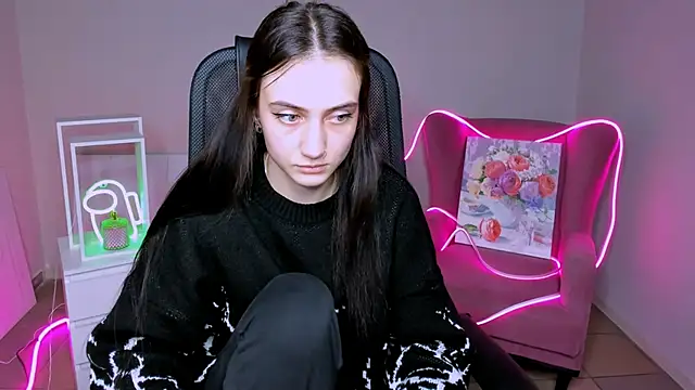 Snapshot of olivianorton chatting on 11-16-25, 05:51 olivianorton online show from 11-16-25, 05:51