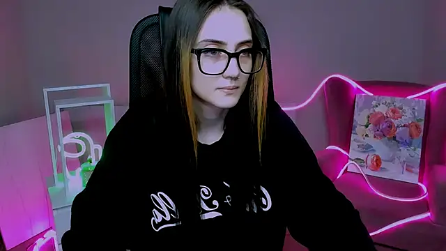 Snapshot of olivianorton chatting on 11-25-25, 03:12 olivianorton online show from 11-25-25, 03:12