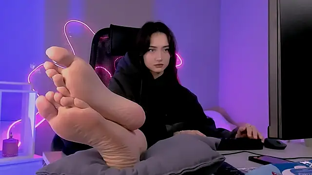 Snapshot of olivianorton chatting on 02-05-26, 09:36 olivianorton online show from 02-05-26, 09:36