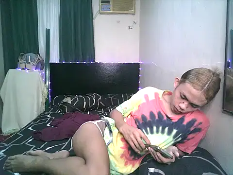 Snapshot of Sweet-shopia chatting on 10-25-25, 08:00 Sweet-shopia online show from 10-25-25, 08:00