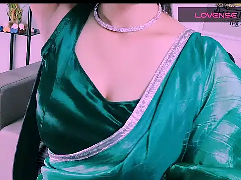Snapshot of My_Rose chatting on 09-20-25, 01:45 My Rose online show from 09-20-25, 01:45
