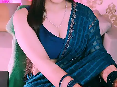 Snapshot of My_Rose chatting on 10-19-25, 01:23 My Rose online show from 10-19-25, 01:23