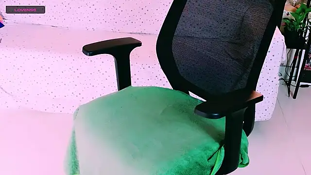 My Rose online show from 04-18-26, 05:28