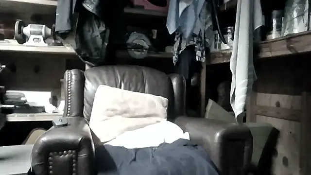 Snapshot of bmnn2244 chatting on 10-21-25, 04:46 bmnn2244 online show from 10-21-25, 04:46