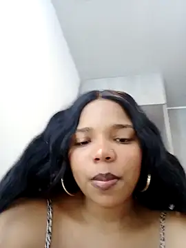 Snapshot of Chanell_mina chatting on 10-28-25, 03:43 Chanell mina online show from 10-28-25, 03:43