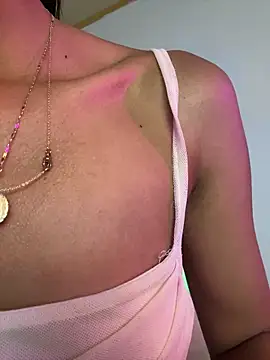 Snapshot of LilybethGray chatting on 12-20-25, 11:01 LilybethGray online show from 12-20-25, 11:01