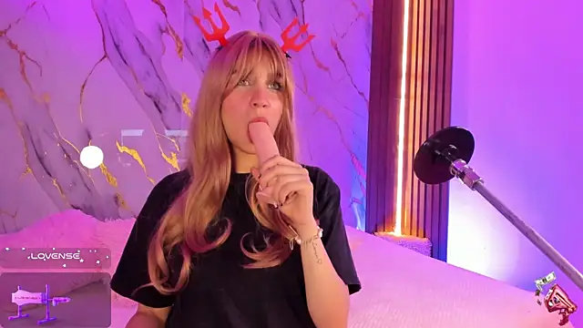 Emmiicute online show from 10-28-25, 08:33